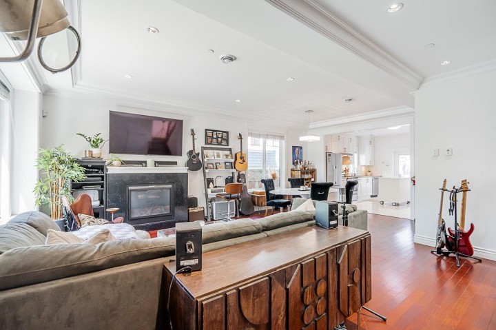 Photo 7 at 4438 Ontario Street, Main, Vancouver East