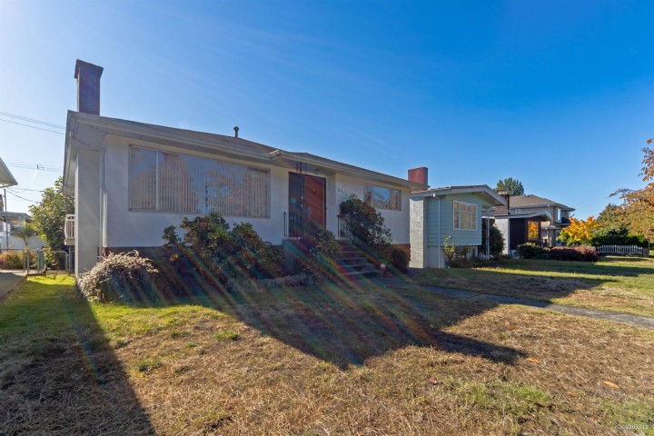 Photo 2 at 2716 E 49th Avenue, Killarney VE, Vancouver East