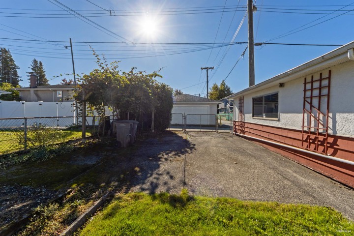 Photo 29 at 2716 E 49th Avenue, Killarney VE, Vancouver East