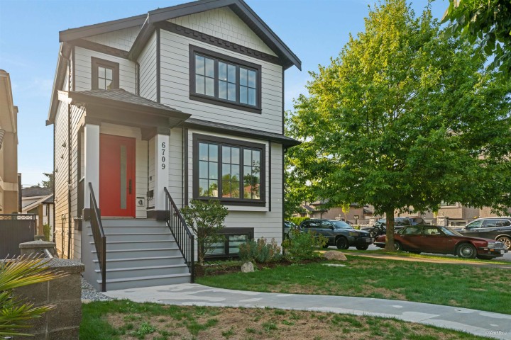 Photo 2 at 6709 Fleming Street, Knight, Vancouver East