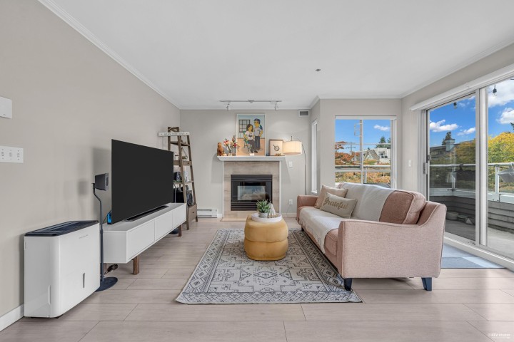 Photo 2 at 305 - 868 W 16th Avenue, Cambie, Vancouver West