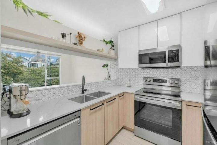 Photo 7 at 305 - 868 W 16th Avenue, Cambie, Vancouver West