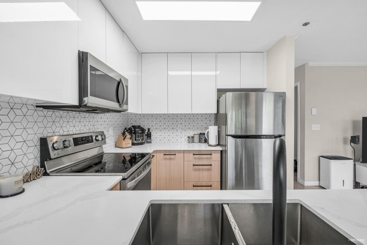 Photo 9 at 305 - 868 W 16th Avenue, Cambie, Vancouver West