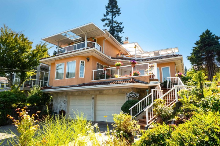 Photo 2 at 6440 Rosebery Avenue, Horseshoe Bay WV, West Vancouver