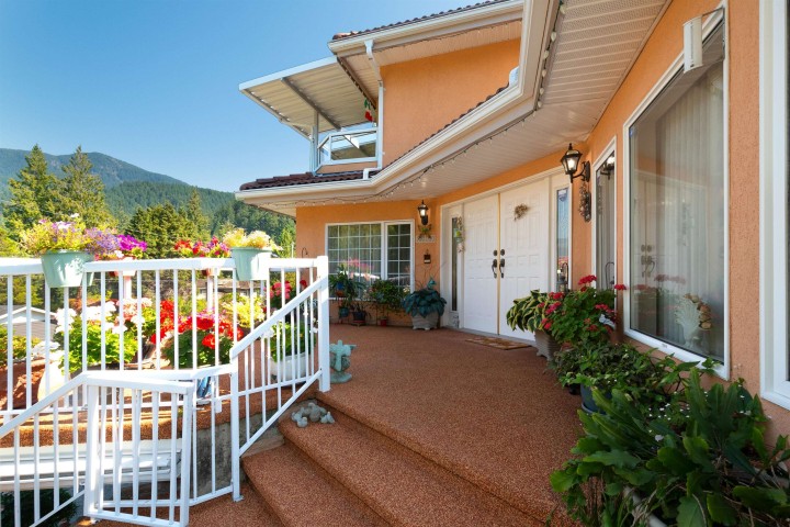 Photo 3 at 6440 Rosebery Avenue, Horseshoe Bay WV, West Vancouver