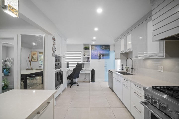 Photo 7 at 6978 Mckinnon Street, Killarney VE, Vancouver East