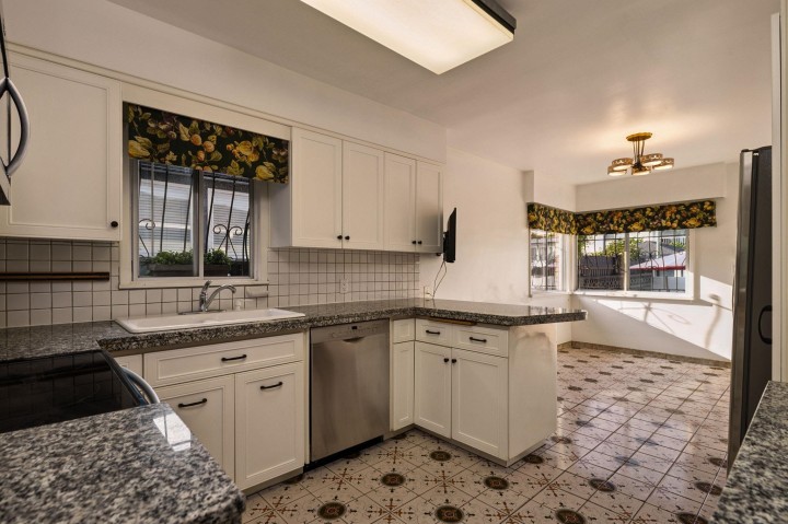 Photo 13 at 2869 Venables Street, Renfrew VE, Vancouver East