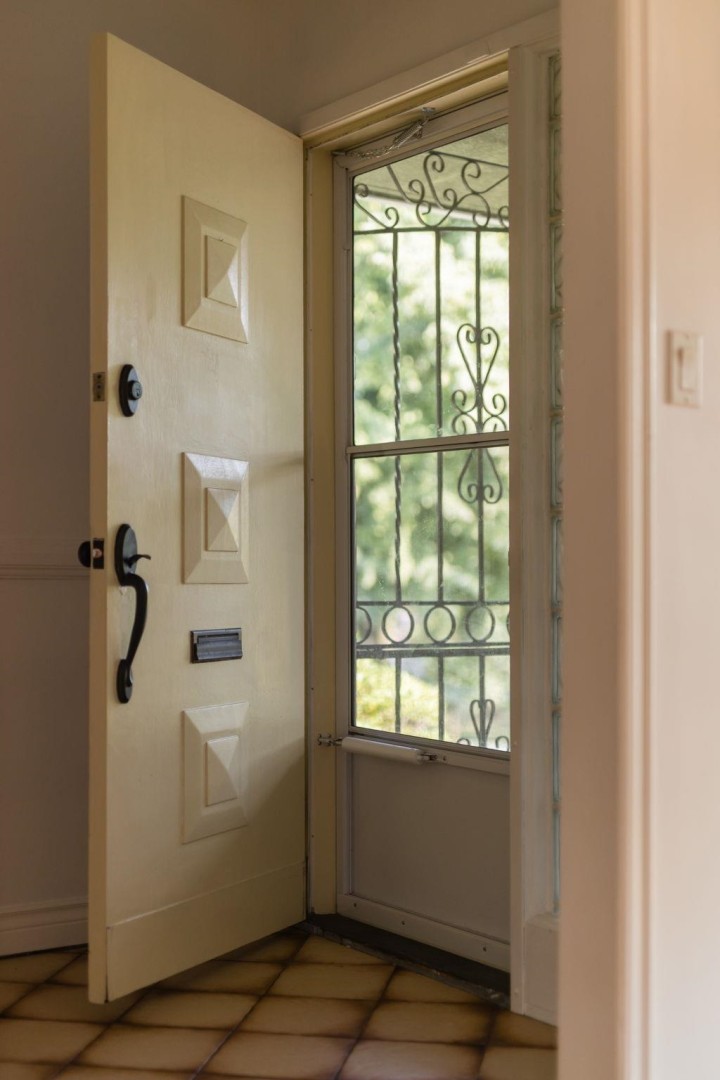 Photo 7 at 2869 Venables Street, Renfrew VE, Vancouver East