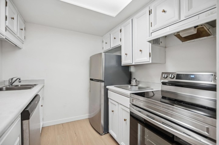 Photo 8 at 408 - 2320 W 40th Avenue, Kerrisdale, Vancouver West