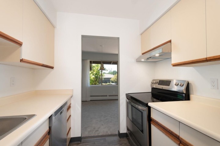 Photo 22 at 810 - 235 Keith Road, Cedardale, West Vancouver