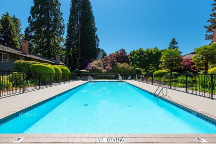 Photo 1 at 810 - 235 Keith Road, Cedardale, West Vancouver