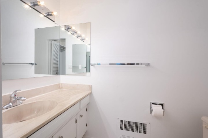 Photo 29 at 810 - 235 Keith Road, Cedardale, West Vancouver