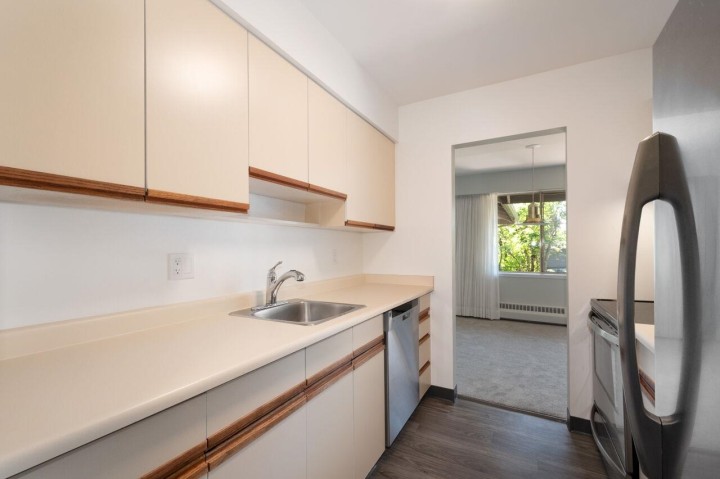 Photo 21 at 810 - 235 Keith Road, Cedardale, West Vancouver