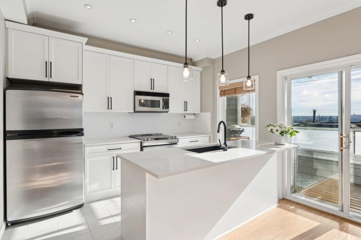 Photo 7 at 333 E Keith Road, Lower Lonsdale, North Vancouver