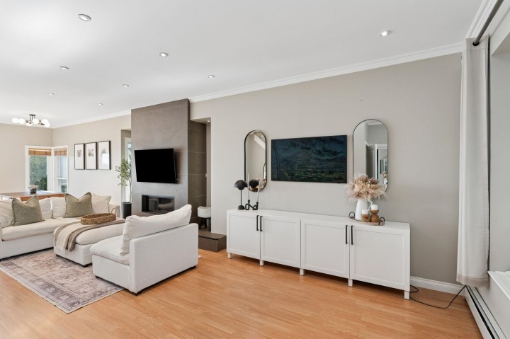 Photo 3 at 333 E Keith Road, Lower Lonsdale, North Vancouver