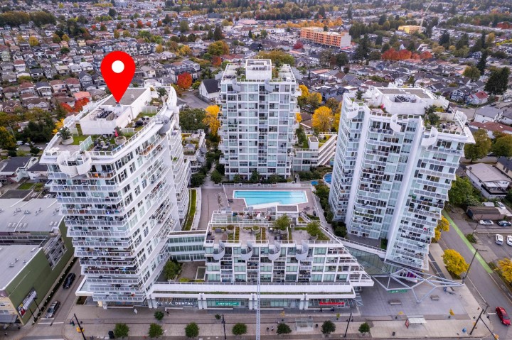 Photo 2 at 1107 - 2220 Kingsway, Victoria VE, Vancouver East