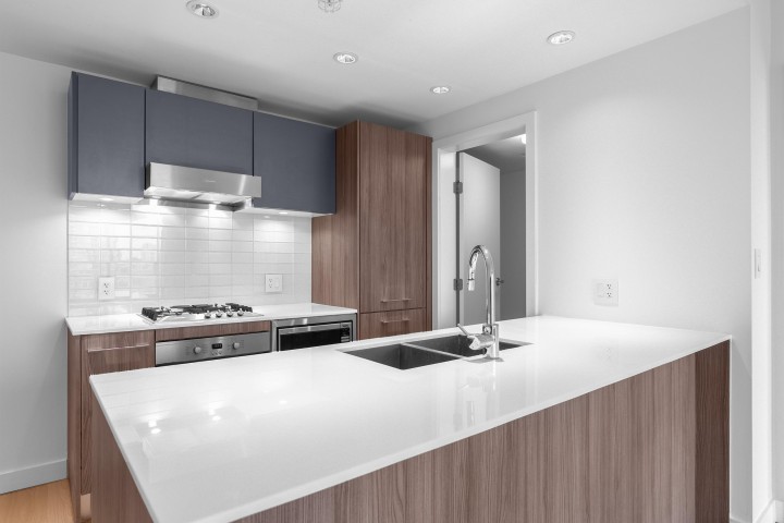 Photo 7 at 1107 - 2220 Kingsway, Victoria VE, Vancouver East