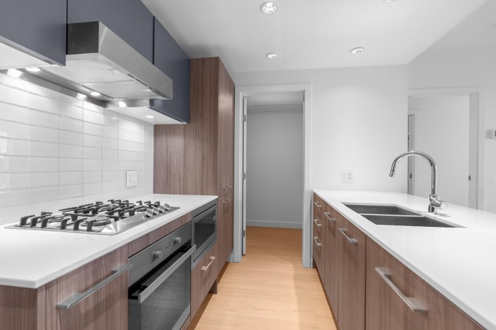 Photo 8 at 1107 - 2220 Kingsway, Victoria VE, Vancouver East