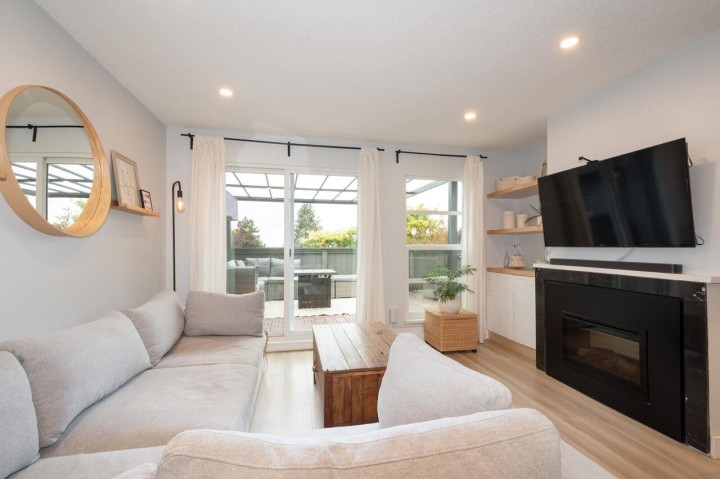 Photo 3 at 31 - 900 W 17th Street, Mosquito Creek, North Vancouver