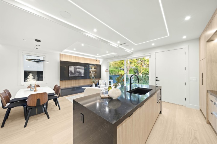 Photo 11 at 1 - 3466 W 22nd Avenue, Dunbar, Vancouver West