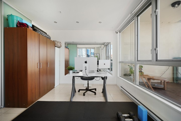 Photo 5 at 2103 - 907 Beach Avenue, Yaletown, Vancouver West