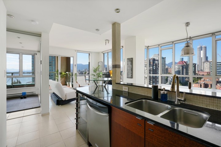 Photo 10 at 2103 - 907 Beach Avenue, Yaletown, Vancouver West