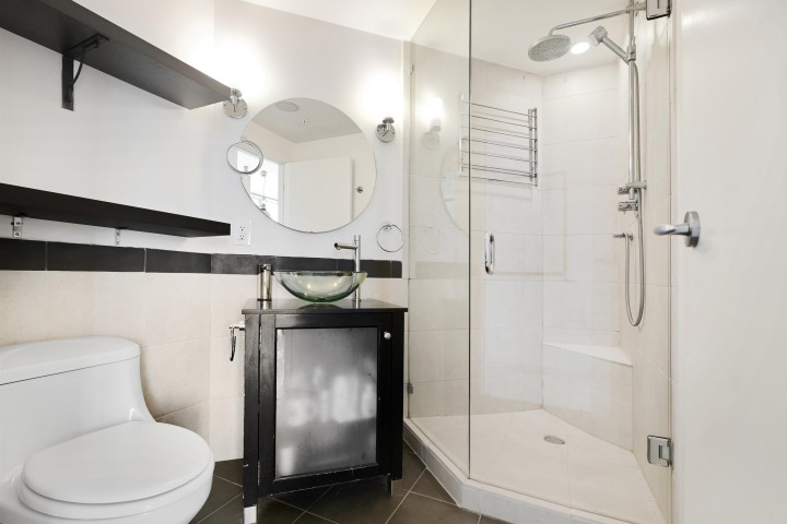 Photo 4 at 2103 - 907 Beach Avenue, Yaletown, Vancouver West