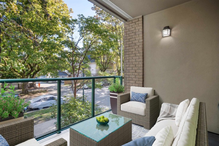 Photo 2 at 210 - 2028 W 11th Avenue, Kitsilano, Vancouver West