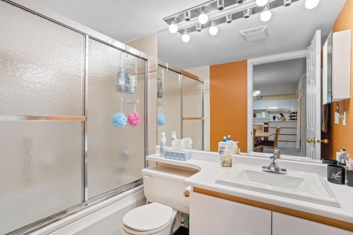 Photo 23 at 301 - 106 W Kings Road, Upper Lonsdale, North Vancouver