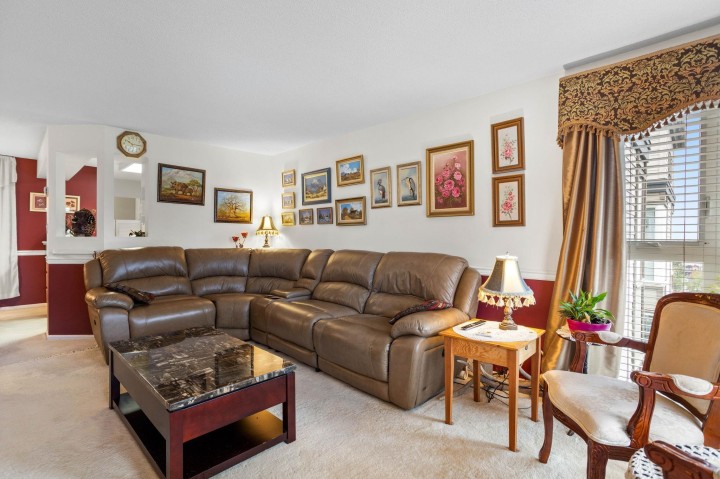 Photo 17 at 301 - 106 W Kings Road, Upper Lonsdale, North Vancouver