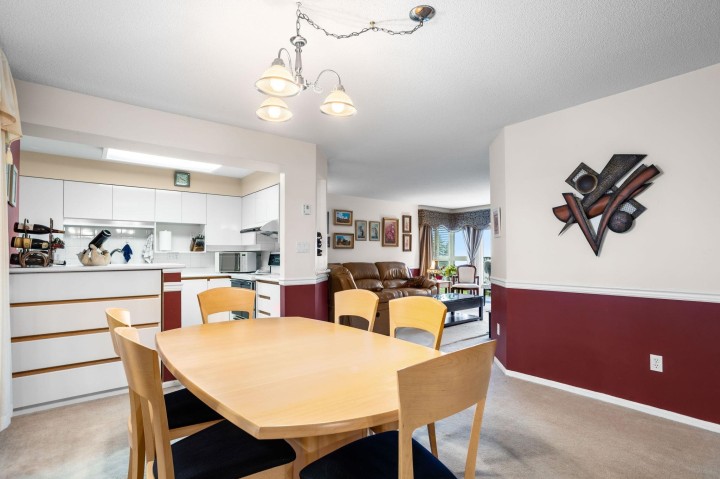 Photo 14 at 301 - 106 W Kings Road, Upper Lonsdale, North Vancouver