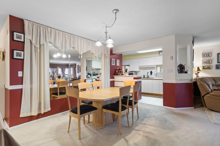 Photo 11 at 301 - 106 W Kings Road, Upper Lonsdale, North Vancouver