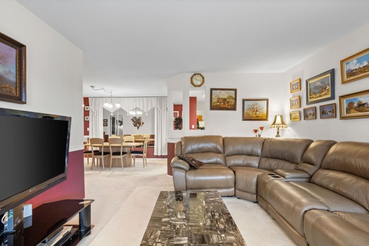 Photo 19 at 301 - 106 W Kings Road, Upper Lonsdale, North Vancouver