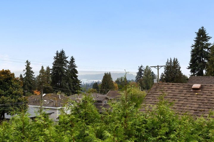 Photo 35 at 301 - 106 W Kings Road, Upper Lonsdale, North Vancouver