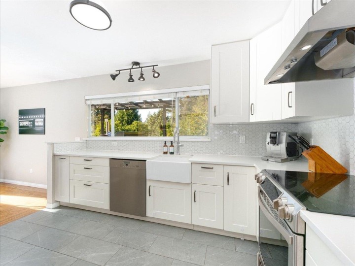 Photo 7 at 799 Plymouth Drive, Windsor Park NV, North Vancouver