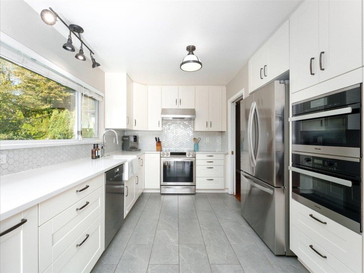 Photo 8 at 799 Plymouth Drive, Windsor Park NV, North Vancouver