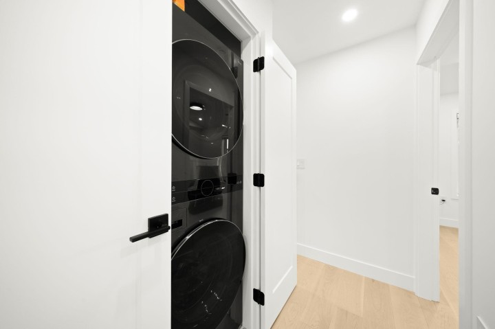 Photo 17 at 552 E 58th Avenue, South Vancouver, Vancouver East