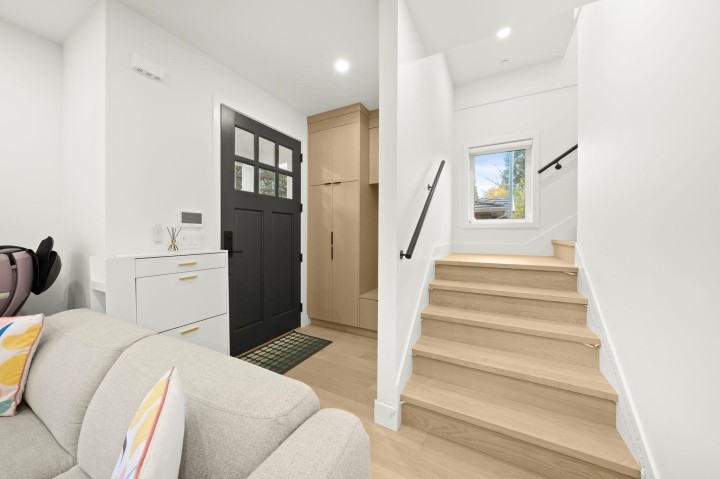 Photo 12 at 552 E 58th Avenue, South Vancouver, Vancouver East