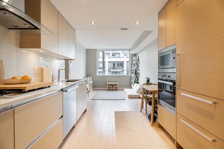 Photo 10 at 301 - 505 W 30th Avenue, Cambie, Vancouver West