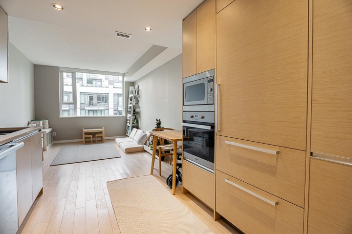 Photo 11 at 301 - 505 W 30th Avenue, Cambie, Vancouver West