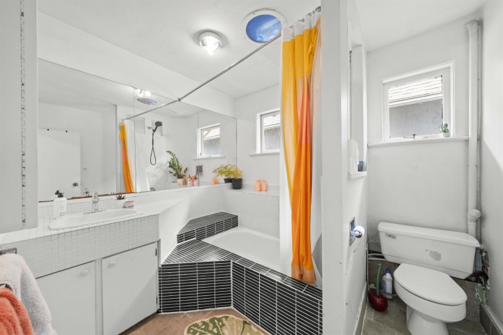 Photo 11 at 3550 W 1st Avenue, Kitsilano, Vancouver West