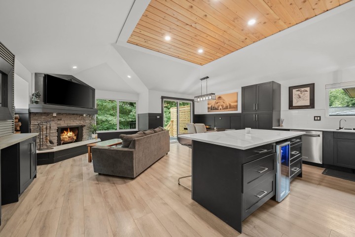 Photo 7 at 1430 Draycott Road, Lynn Valley, North Vancouver