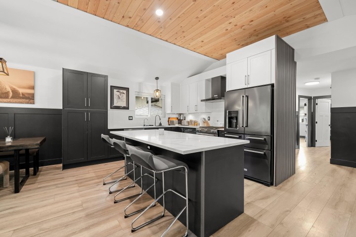 Photo 3 at 1430 Draycott Road, Lynn Valley, North Vancouver