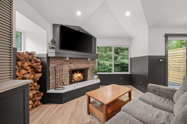 Photo 1 at 1430 Draycott Road, Lynn Valley, North Vancouver