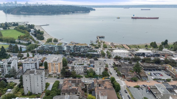 Photo 23 at 206 - 1363 Clyde Avenue, Ambleside, West Vancouver