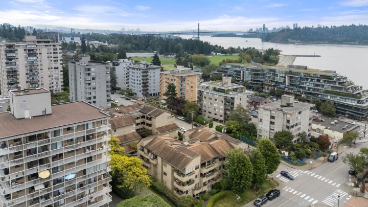 Photo 2 at 206 - 1363 Clyde Avenue, Ambleside, West Vancouver