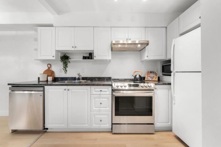 Photo 6 at 206 - 1363 Clyde Avenue, Ambleside, West Vancouver