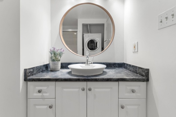 Photo 16 at 206 - 1363 Clyde Avenue, Ambleside, West Vancouver