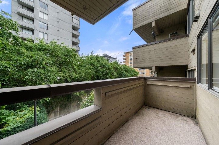 Photo 12 at 206 - 1363 Clyde Avenue, Ambleside, West Vancouver