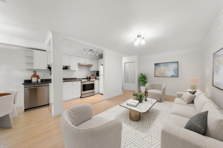 Photo 1 at 206 - 1363 Clyde Avenue, Ambleside, West Vancouver